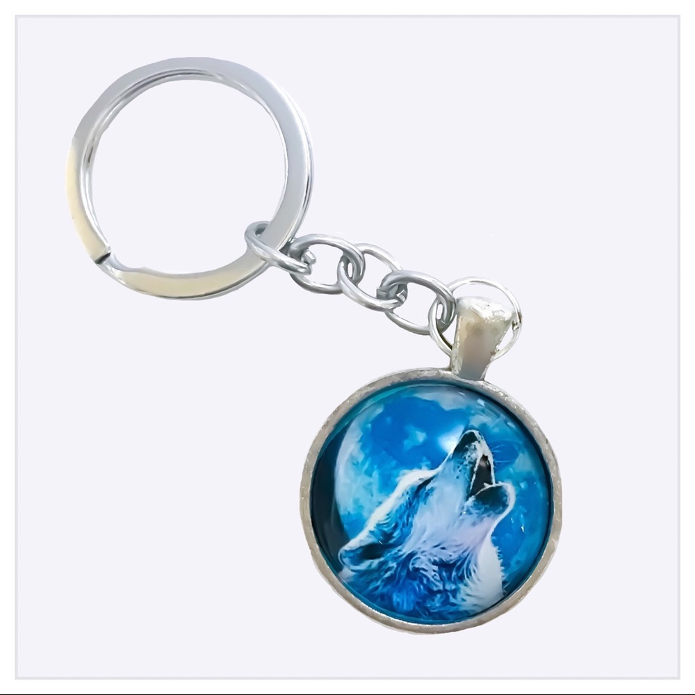 WOLF KEYCHAIN